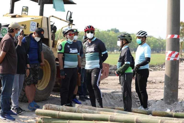 Bupati Gus Muhdlor, Minta Pembangunan Frontage Road Selesai Tepat Waktu