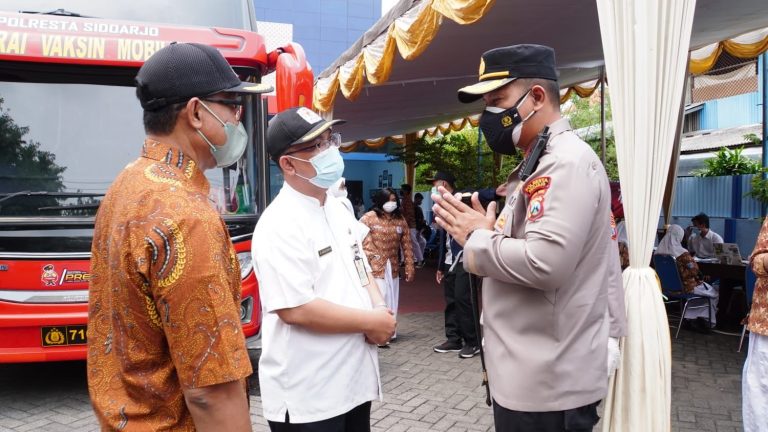 Mobile Vaksinasi Polresta Sidoarjo Datangi SMA Antartika Buduran