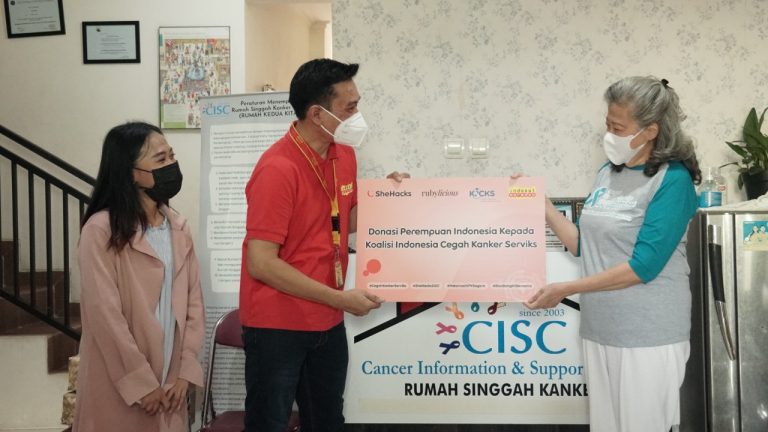 SheHacks Salurkan Donasi kepada Koalisi Indonesia Cegah Kanker Serviks