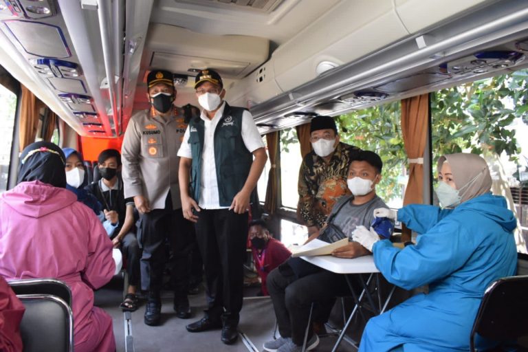 Keluarga Wartawan di Sidoarjo Jalani Vaksinasi Kedua