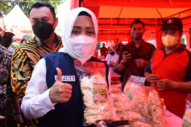 Bupati Borong Dagangan, Pasar Jetis Jadi Motor Ekonomi Utara Sungai