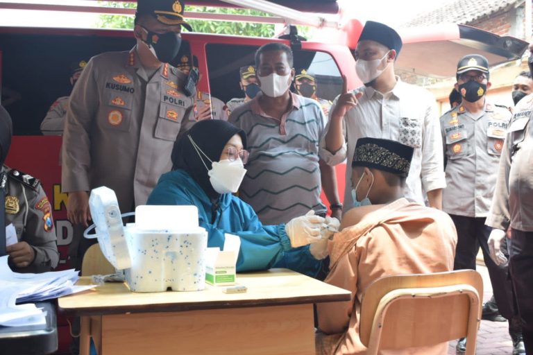 Kendaraan Vaksinasi Keliling, Tiap Hari Sasar Enam Desa