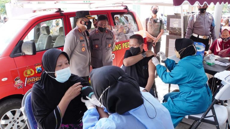 Kapolres Sidoarjo Kerahkan Kendaraan Bermotor Vaksinasi Keliling Pedesaan