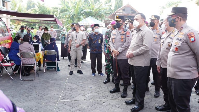 Mengabdi untuk Negeri, Alumni AKABRI 1990 Gelar Vaksinasi di Kampus Umaha Sidoarjo