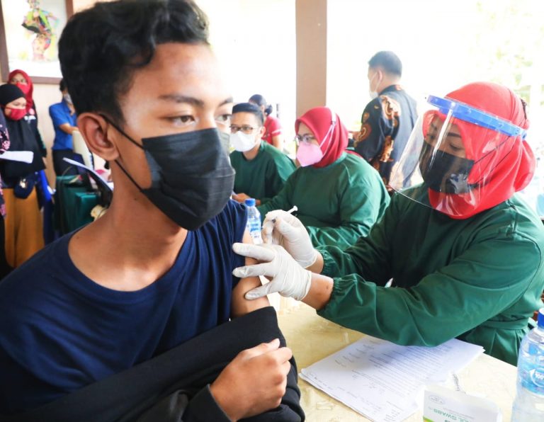 Vaksinasi di Banyuwangi Dosis Pertama 64.98 Persen, Kedua 38,26 Persen