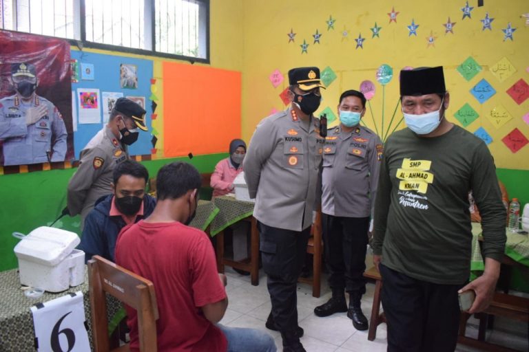 Ribuan Pelajar Sekolah Al-Ahmad ikuti Vaksinasi