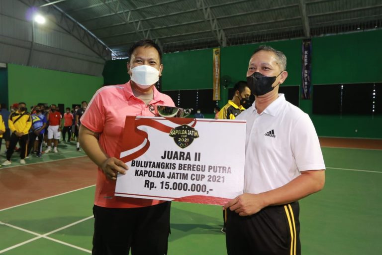 Polresta Sidoarjo Juara Dua Bulu Tangkis Beregu Putra