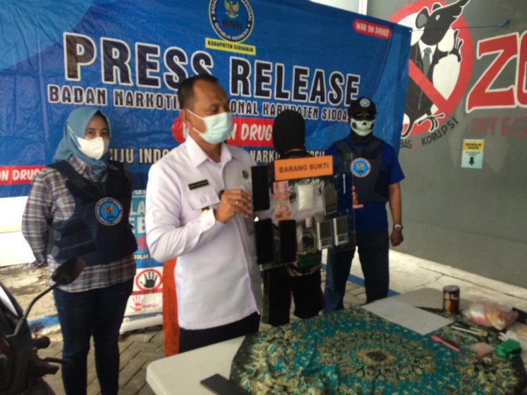 BNN Sidoarjo Tangkap Dua Pengedar Narkotika
