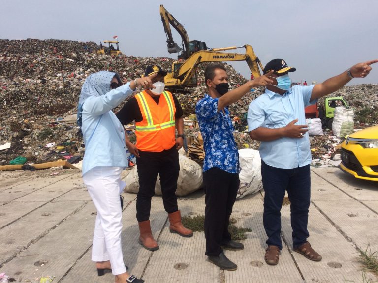 Pasutri Wakil Rakyat ini Sidak ke TPA Jabon