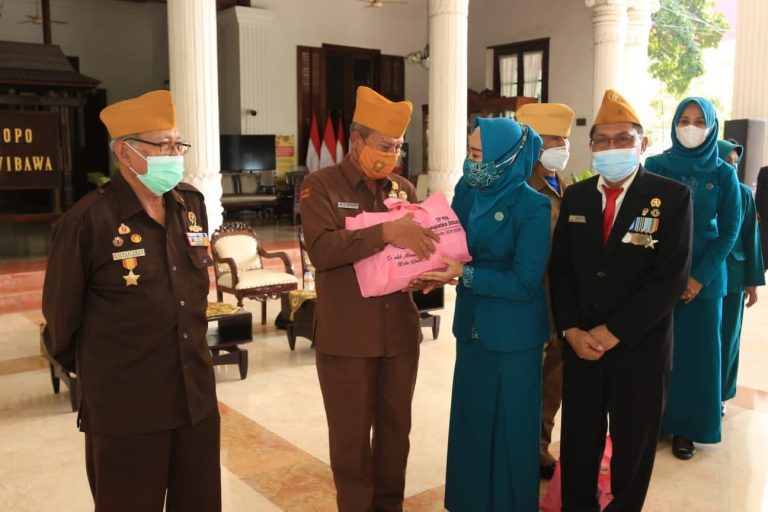 Hari Pahlawan, Veteran Sidoarjo dapat Sembako