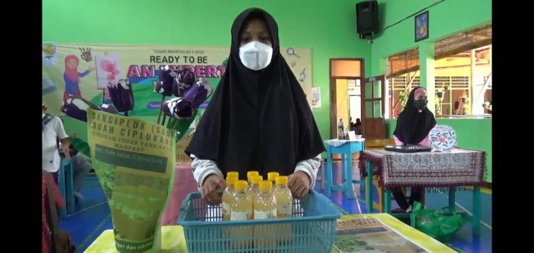 Hebat, Bocah SD Ciptakan Minuman Herbal Sari Buah Ciplukan untuk Tingkatkan Imun