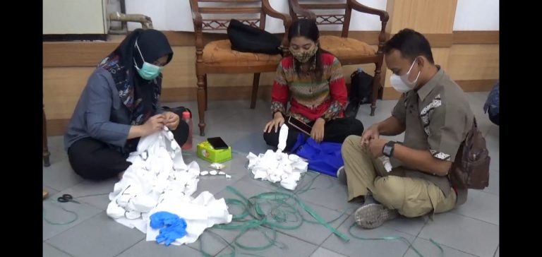 Pelatihan Membatik Shibori saat Pandemi Digelar dengan Prokes Ketat