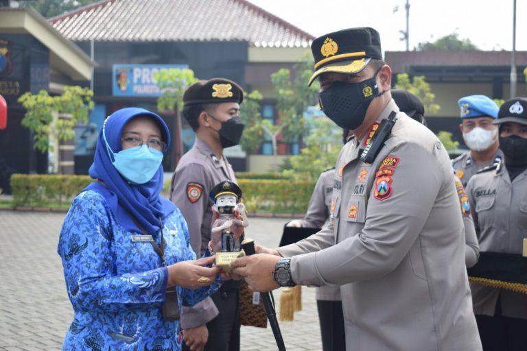 Kapolresta Beri Penghargaan pada 119 Anggota dan Babinsa Koramil Soal Covid-19