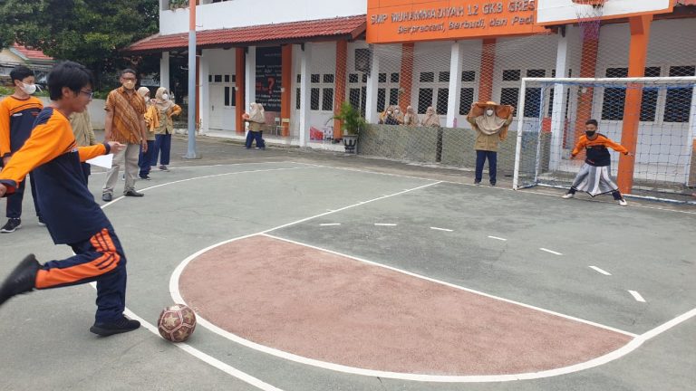 Sekolah di Gresik ini Gelar Lomba Futsal Sarung