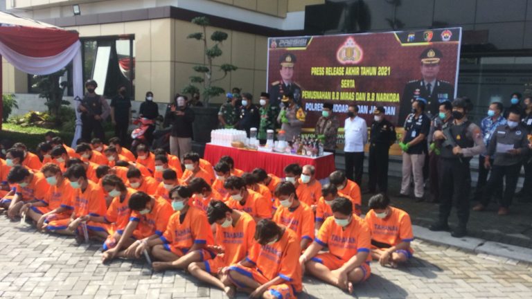 Barang Bukti Narkhoba dan Ribuan Miras Dimusnahkan