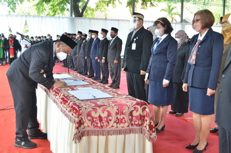 Tutup Tahun, Pemkab Gresik Lantik Ratusan Pejabat