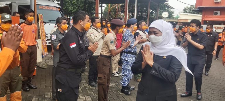 Awal Tahun, Khofifah Pimpin Apel di BPBD Jatim