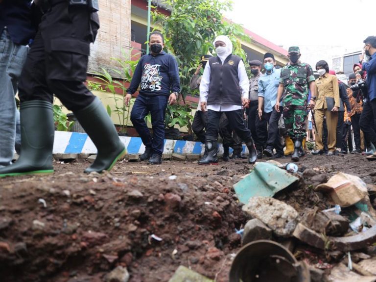Gubernur Khofifah Tinjau Banjir Bandang Jember