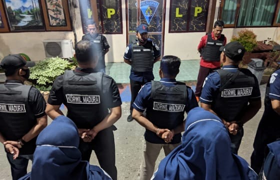 Gelar Razia, KPLP Lapas Pamekasan Pastikan Blok Hunian Zero Halinar