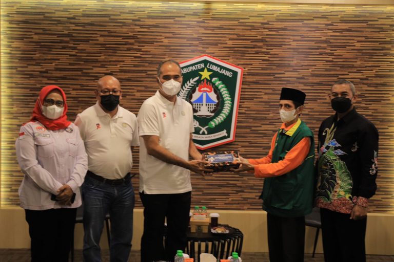 Imigrasi Beri Bantuan Uang dan Logistik Korban Erupsi Semeru