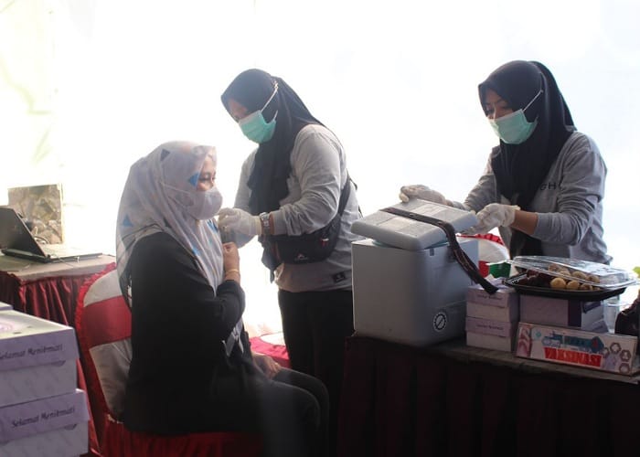 Peringati Hari Bhakti ke-72, Imigrasi Pamekasan Buka Layanan Paspor IDOLA dan Vaksinasi Gratis