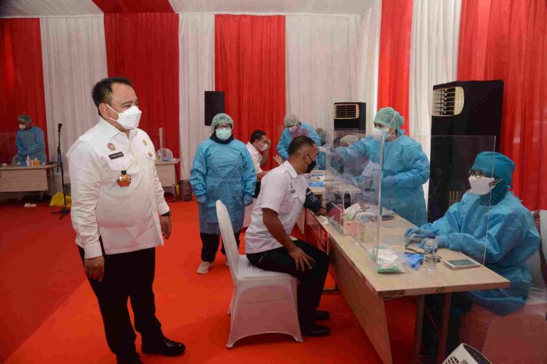 Kemenkumham Berikan Vaksin Booster untuk 7.000 Pegawai