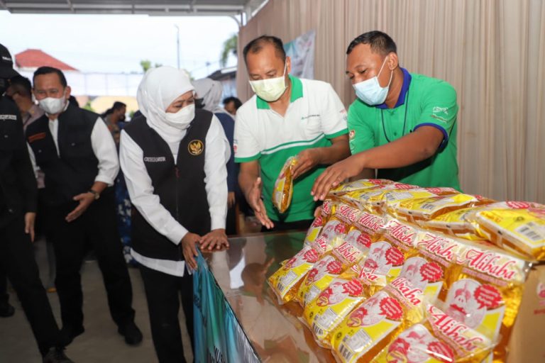 Hari Pertama Penerapan HET Minyak Goreng, Gubernur Khofifah : Kebijakan ini Dorong Daya Beli Masyarakat