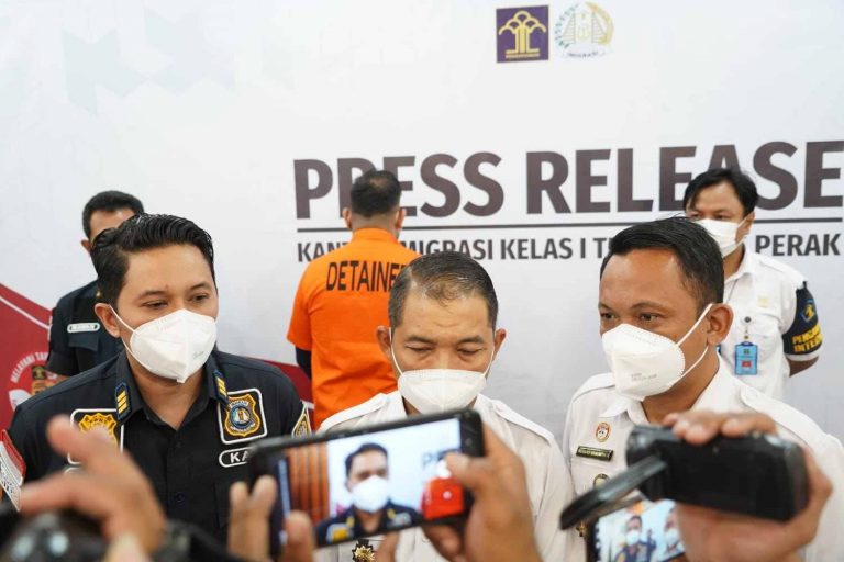 Lewati Masa Izin Tinggal, Warga Pakistan Dideportasi Imigrasi Tanjung Perak