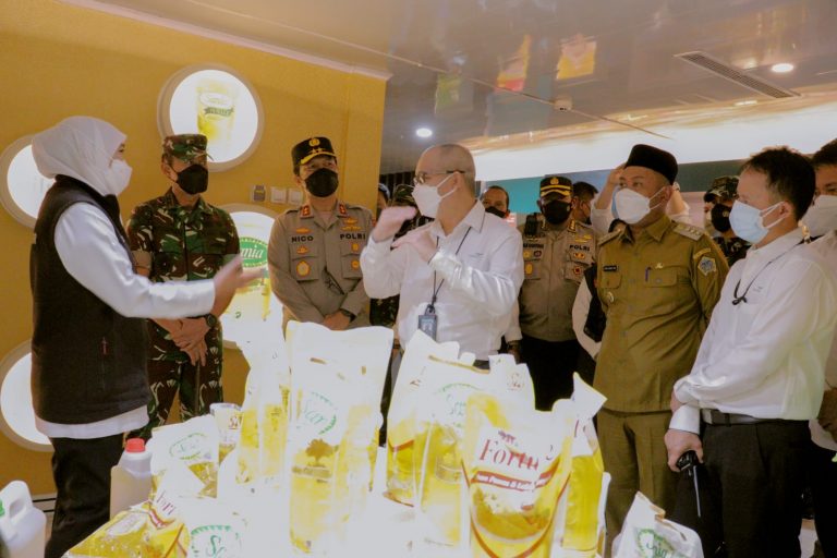 Pastikan Suplai Minyak, Gubernur Tinjau Wilmar Gresik