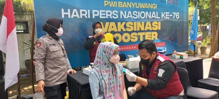 Hari Pers, Polresta Banyuwangi Ajak Wartawan Vaksinasi 760 Warga 