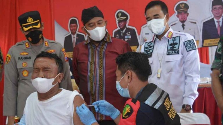 Presiden Jokowi Pantau Vaksinasi Booster di Rutan Sumenep