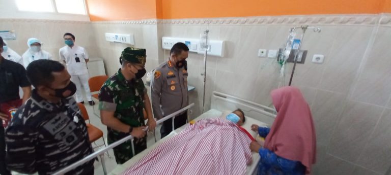 Begini Kronologis Penusukan Pengasuh Ponpes di Banyuwangi