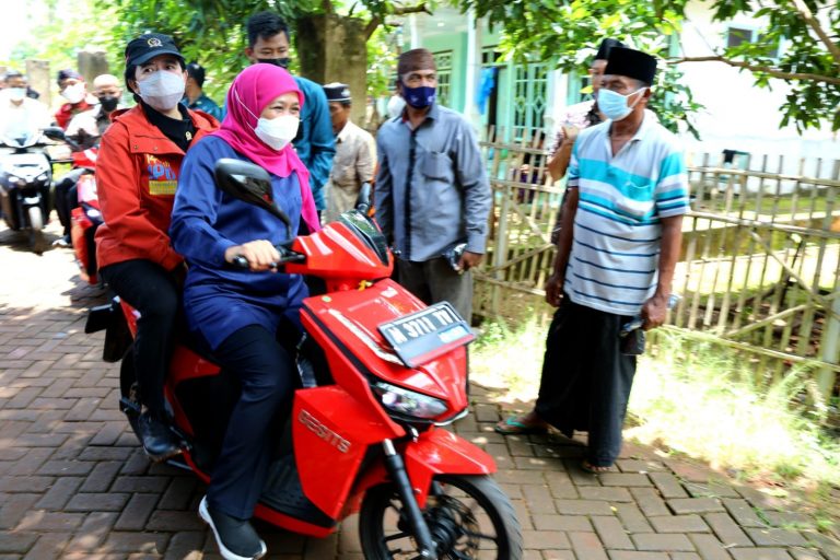 Gubernur Khofifah, Bonceng Ketua DPR RI, Puan Maharani, Naik Motor
