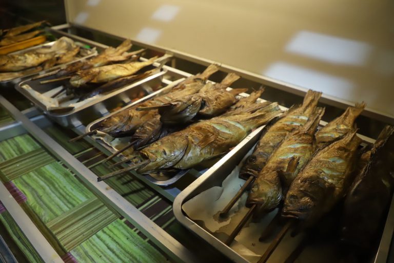 Sedapnya Ikan Asap Segar Khas Dringu Probolinggo