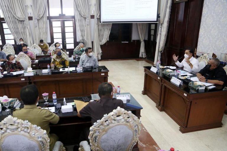 Cari Solusi, Wali Kota Pertemukan Pedagang Pasar Turi dengan PT Gala Bumi