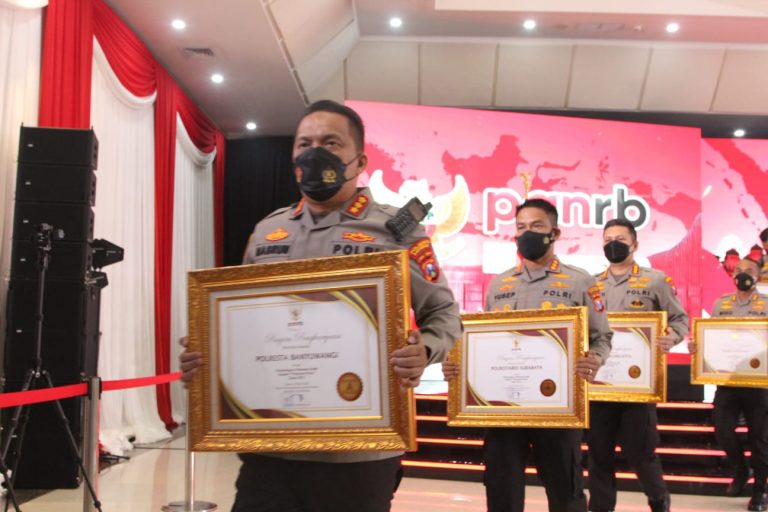 Kemenpan RB Berikan Penghargaan Pelayanan Prima ke Polresta Banyuwangi