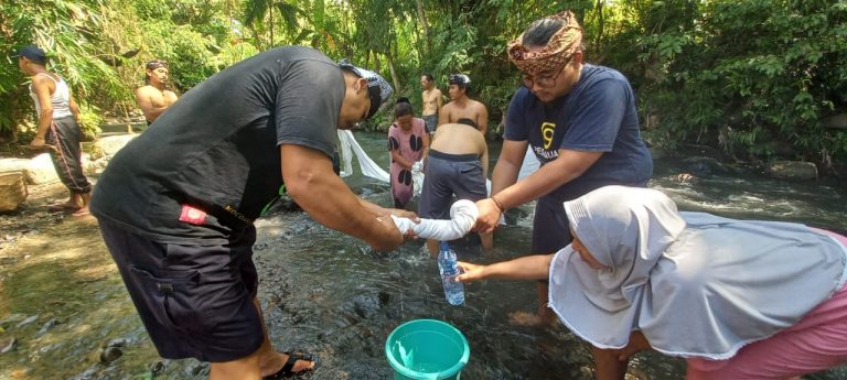 Sambut Ramadhan, Warga Banyuwangi Gelar Ritual Resik Lawon