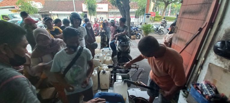 Diserbu Emak-emak, Distributor Migor di Banyuwangi Terpaksa Lembur