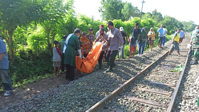 Nenek Tanpa Identitas Tewas Disambar Kereta Api