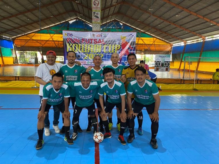 KFWS Pertahankan Tradisi Angkat Piala dalam Turnamen Futsal Antar Pokja
