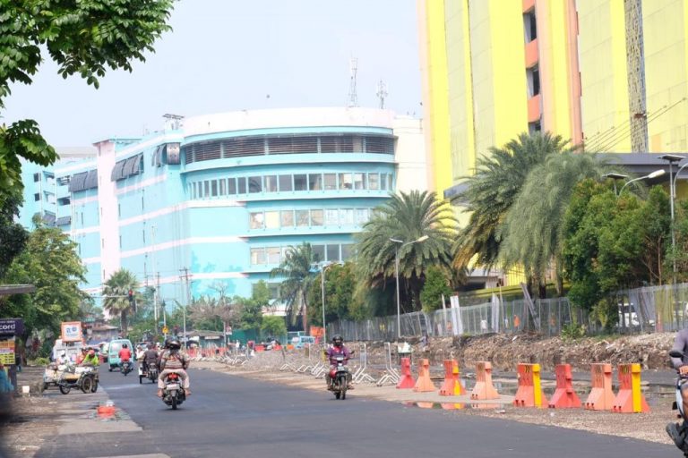 Pemkot Surabaya Bangun Halte Bus Hingga Pedestrian di Jalan Pasar Turi