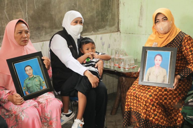 Gubernur Takziyah ke Keluarga Sertu Eka dan Bidan Sri yang Jadi Korban Serangan di Yalimo