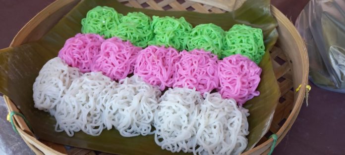 Kue patola yang menjadi jajanan khas warga Banyuwangi untuk berbuka puasa.