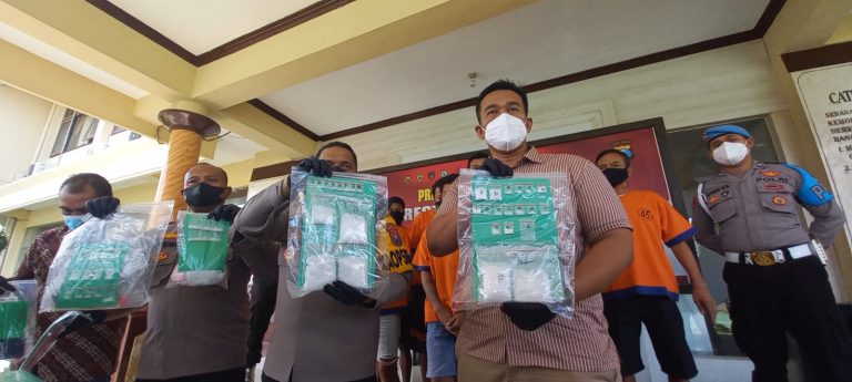 Polresta Banyuwangi berhasil mengamankan barang bukti sabu aeberat 0,5 kilogram lebih, Jumat (8/4/2022).