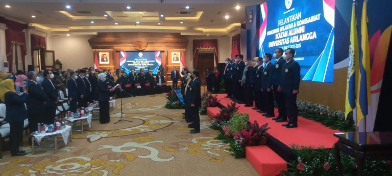 Khofifah Lantik Lima Pengurus Wilayah dan Sepuluh Komisariat Ika Unair