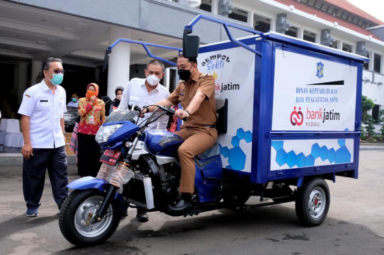 Dapat Bantuan Kendaraan, Pemkot Surabaya Masifkan Jemput Bola Perekaman e-KTP