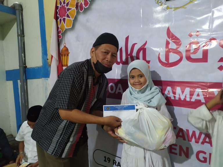 Ramadan Berbagi, PWI Gresik Beri Santunan Yatim dan Dhuafa