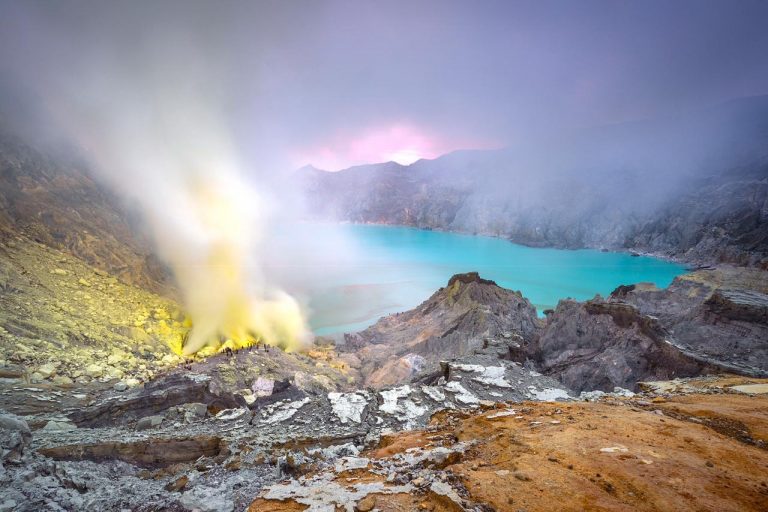 Pendakian Ijen Dibuka Lebih Awal, Wisatawan Bisa Kembali Lihat Blue Flame