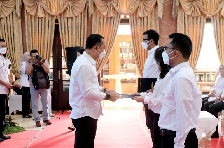 Serahkan 67 SK CPNS, Wali Kota : Mereka Agen Perubahan