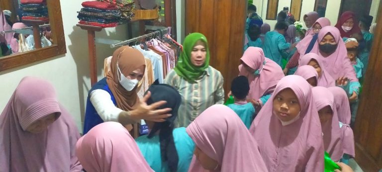 Ika Unair Sidoarjo Berbagi dengan Ratusan Anak Panti